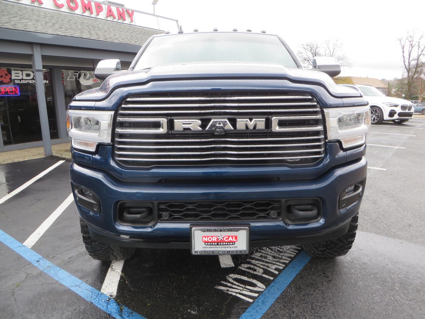 2022 BLUE /BLACK RAM 2500 LARAMIE (3C6UR5FL0NG) with an 6.7L L6 OHV 24V TURBO DIESEL engine, automatic transmission, located at 2630 Grass Valley Highway, Auburn, CA, 95603, (530) 508-5100, 38.937893, -121.095482 - CLEAN AND WELL EQUIPPED LARAMIE CREW CAB DIESEL. NEW 3" SUSPENSION KIT WITH FOX SHOCKS, 37" RIDGE GRAPPLERS & 18" METHODS - Photo#1